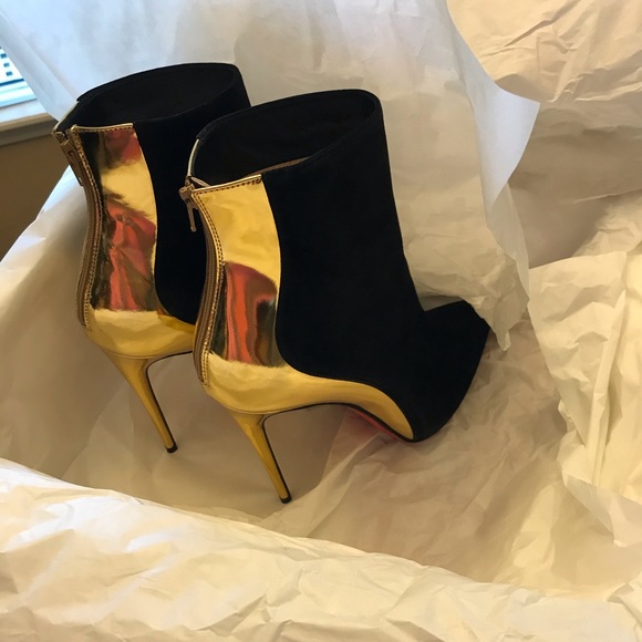 Delicate 100 suede and leather ankle boots. - Picture 9 of 10